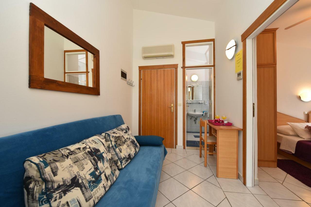 Villa Nela Petrcane Buitenkant foto