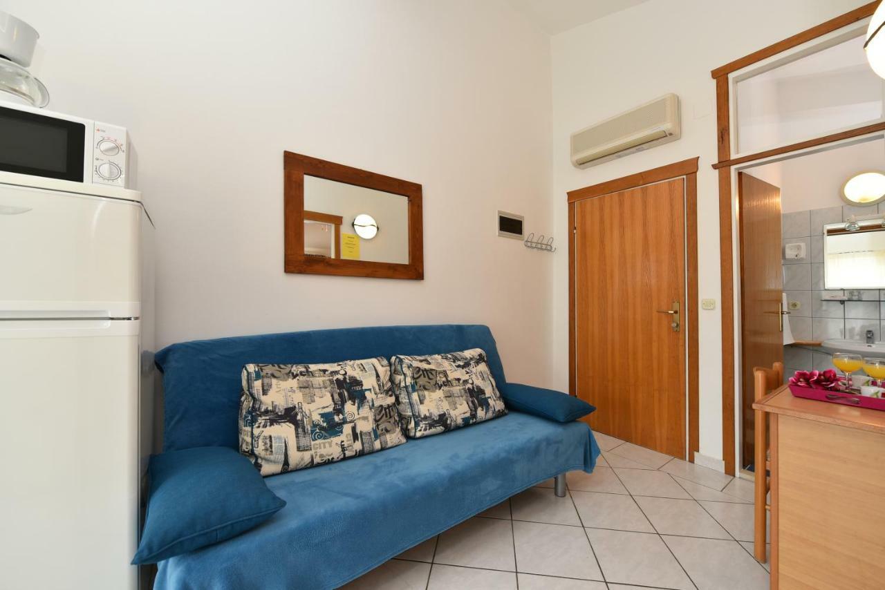 Villa Nela Petrcane Buitenkant foto
