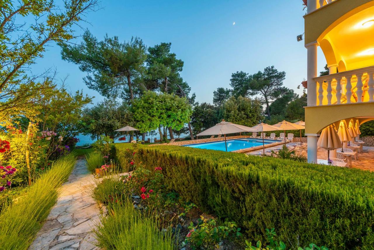 Villa Nela Petrcane Buitenkant foto